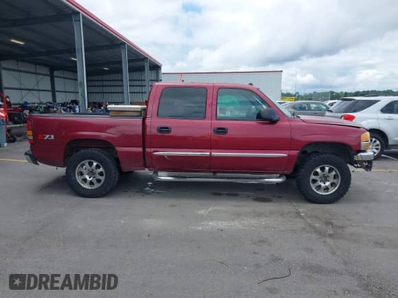 2004 GMC Sierra 1500 SLE z VIN 2GTEK13TX41417048, wystawiony jako IAAI lot #42403447 z przebiegiem 222 760 mil mil oraz . Historia ofert i sprzedaży dostępna na DreamBid. Obrazek 13.