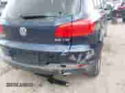 2013 Volkswagen Tiguan SE z VIN WVGAV3AX9DW613283, wystawiony jako IAAI lot #41954359 z przebiegiem 147 525 mil mil oraz . Historia ofert i sprzedaży dostępna na DreamBid. Obrazek 6.