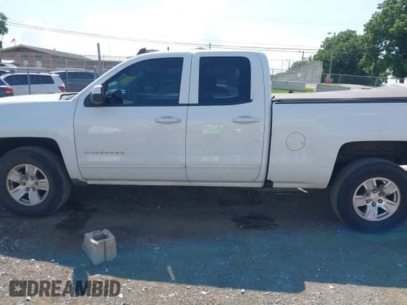 2018 Chevrolet Silverado 1500 LT с VIN 1GCRCREH0JZ191109, выставлен на аукционе IAAI как лот 42698579 с пробегом 195 547 миль миль и . История ставок и продаж доступна на DreamBid. Изображение 14.