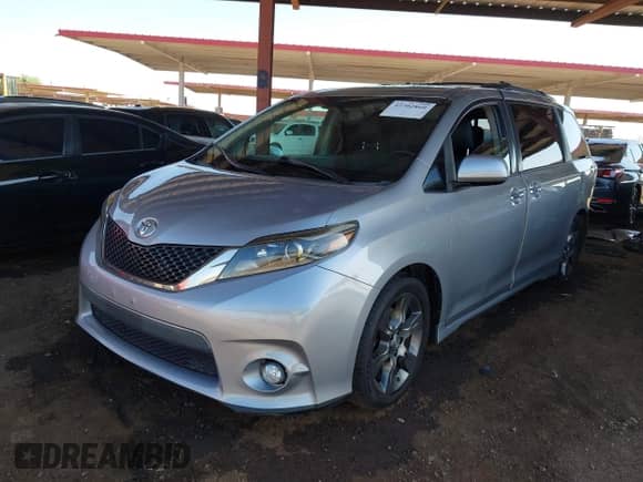2016 Toyota Sienna SE with VIN 5TDXK3DC4GS726921, listed as a IAAI auction lot 42702860 with 87,970 mi miles and . Bid and sale history available at DreamBid. Image 18.
