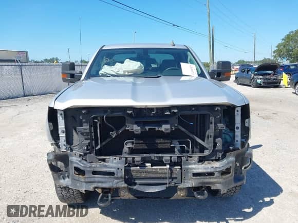 2016 Chevrolet Silverado 2500HD Work Truck z VIN 1GC2KUEG0GZ321171, wystawiony jako IAAI lot #42030973 z przebiegiem 202 173 mil mil oraz . Historia ofert i sprzedaży dostępna na DreamBid. Obrazek 13.