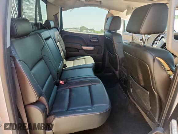 2015 Chevrolet Silverado 2500HD LTZ z VIN 1GC1KWE8XFF664201, wystawiony jako Copart lot #67785295 z przebiegiem 129 648 mil mil oraz Szkoda całkowita • Salvage title. Historia ofert i sprzedaży dostępna na DreamBid. Obrazek 10.