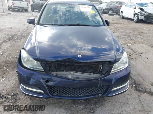 2012 Mercedes-Benz C 250 Sport с VIN WDDGF4HB7CR197331, выставлен на аукционе IAAI как лот 43288259 с пробегом 111 302 миль миль и . История ставок и продаж доступна на DreamBid. Изображение 12.
