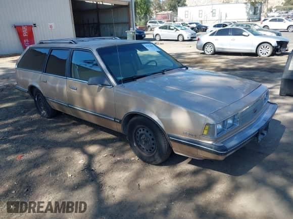 1986 Chevrolet Celebrity с VIN 1G1AW35W9G6180693, выставлен на аукционе IAAI как лот 43376805 с пробегом 156 348 миль миль и . История ставок и продаж доступна на DreamBid. Изображение 1.