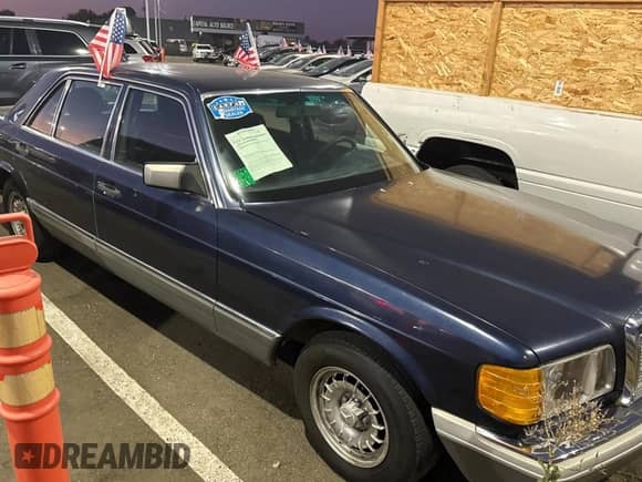 1984 Mercedes-Benz 500 с VIN WDBCA37A9EA027109, выставлен на аукционе Copart как лот 74401344 с пробегом 137 953 миль миль и Чистый • Clean title. История ставок и продаж доступна на DreamBid. Изображение 1.
