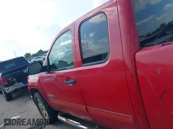 2007 GMC Sierra 1500 SLE1 z VIN 2GTEC19J971628670, wystawiony jako IAAI lot #43061212 z przebiegiem Nie podano mil oraz . Historia ofert i sprzedaży dostępna na DreamBid. Obrazek 14.