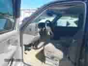 2005 Chevrolet Tahoe LS z VIN 1GNEK13T75R266119, wystawiony jako IAAI lot #43062433 z przebiegiem 200 681 mil mil oraz . Historia ofert i sprzedaży dostępna na DreamBid. Obrazek 5.
