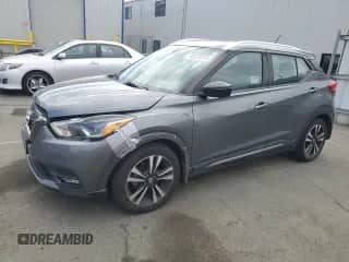 2020 Nissan Kicks SR z VIN 3N1CP5DV9LL482439, wystawiony jako Copart lot #82328915 z przebiegiem 226 162 mil mil oraz Szkoda całkowita • Salvage title. Historia ofert i sprzedaży dostępna na DreamBid. Obrazek 1.
