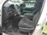 2016 Toyota Tundra SR5 z VIN 5TFRW5F15GX192519, wystawiony jako Copart lot #87386835 z przebiegiem 220 690 mil mil oraz Szkoda całkowita • Salvage title. Historia ofert i sprzedaży dostępna na DreamBid. Obrazek 7.