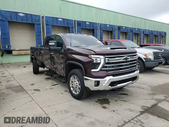 2024 Chevrolet Silverado 3500HD LTZ z VIN 1GC4YUEYXRF318878, wystawiony jako Copart lot #64883684 z przebiegiem 3 837 mil mil oraz Szkoda całkowita • Salvage title. Historia ofert i sprzedaży dostępna na DreamBid. Obrazek 10.