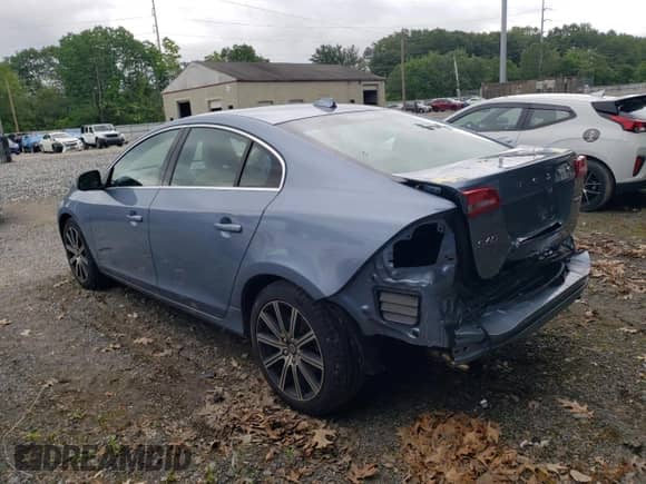 2017 Volvo S60 Inscription с VIN LYV402TK8HB143349, выставлен на аукционе Copart как лот 60250865 с пробегом 109 301 миль миль и Списание • Salvage title. История ставок и продаж доступна на DreamBid. Изображение 2.