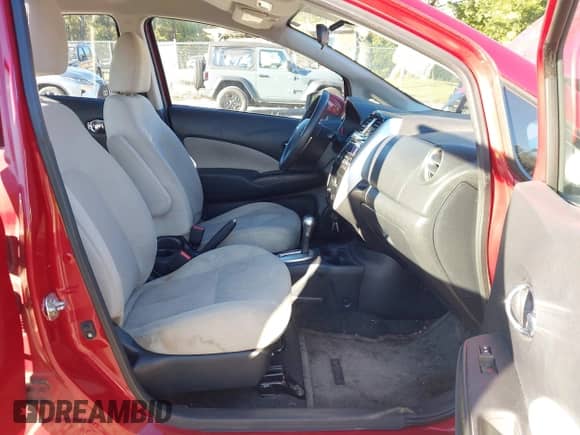 2015 Nissan Note SV z VIN 3N1CE2CP6FL354168, wystawiony jako IAAI lot #43448240 z przebiegiem 199 238 mil mil oraz . Historia ofert i sprzedaży dostępna na DreamBid. Obrazek 5.