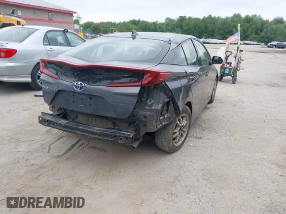 2018 Toyota Prius Plus z VIN JTDKARFP7J3083814, wystawiony jako IAAI lot #42511795 z przebiegiem 138 255 mil mil oraz . Historia ofert i sprzedaży dostępna na DreamBid. Obrazek 4.