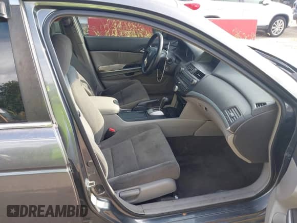 2008 Honda Accord EX z VIN 1HGCP36718A061217, wystawiony jako IAAI lot #43278101 z przebiegiem 189 926 mil mil oraz . Historia ofert i sprzedaży dostępna na DreamBid. Obrazek 5.