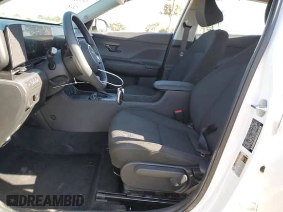 2025 Hyundai Kona SE с VIN KM8HA3AB8SU268321, выставлен на аукционе Copart как лот 69278575 с пробегом 7 257 миль миль и Списание • Salvage title. История ставок и продаж доступна на DreamBid. Изображение 7.