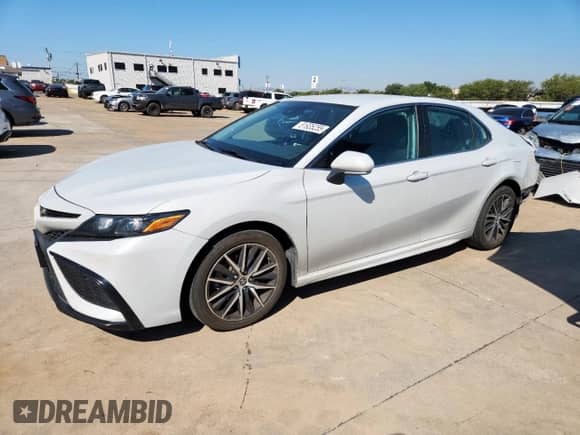 2023 Toyota Camry SE z VIN 4T1G11AK1PU099878, wystawiony jako Copart lot #81935255 z przebiegiem 59 629 mil mil oraz Szkoda całkowita • Salvage title. Historia ofert i sprzedaży dostępna na DreamBid. Obrazek 1.