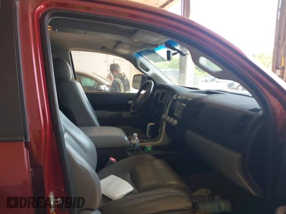 2008 Toyota Tundra Limited z VIN 5TFBV58168X053650, wystawiony jako IAAI lot #42515155 z przebiegiem 183 461 mil mil oraz . Historia ofert i sprzedaży dostępna na DreamBid. Obrazek 5.