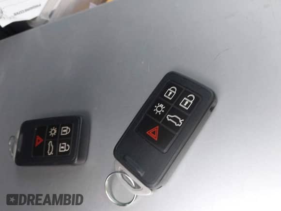 2017 Volvo S60 Inscription с VIN LYV402HK7HB133405, выставлен на аукционе IAAI как лот 41331529 с пробегом Не указан миль и . История ставок и продаж доступна на DreamBid. Изображение 11.