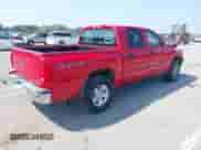 2006 Dodge Dakota SLT z VIN 1D7HE48K16S703238, wystawiony jako IAAI lot #42993825 z przebiegiem 132 094 mil mil oraz . Historia ofert i sprzedaży dostępna na DreamBid. Obrazek 4.