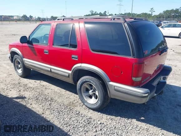 1998 Chevrolet Blazer LS с VIN 1GNCS13W3W2251015, выставлен на аукционе IAAI как лот 43497810 с пробегом 177 248 миль миль и . История ставок и продаж доступна на DreamBid. Изображение 3.