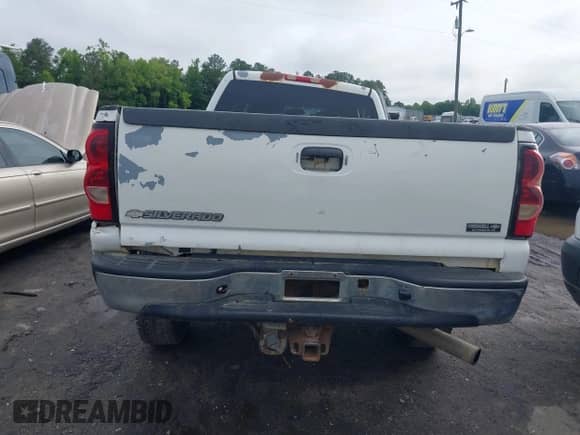 2006 Chevrolet Silverado 3500 SRW Wrk Trk z VIN 1GCHK33D06F260322, wystawiony jako IAAI lot #42338244 z przebiegiem Nie podano mil oraz . Historia ofert i sprzedaży dostępna na DreamBid. Obrazek 16.