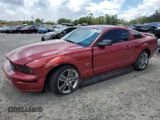 2006 Ford Mustang GT Deluxe с VIN 1ZVFT82H865130779, выставлен на аукционе Copart как лот 69777195 с пробегом 129 745 миль миль и Списание • Salvage title. История ставок и продаж доступна на DreamBid. Изображение 1.