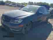 2014 Mercedes-Benz C 250 Sport z VIN WDDGF4HB2EG230394, wystawiony jako IAAI lot #43367403 z przebiegiem 97 860 mil mil oraz . Historia ofert i sprzedaży dostępna na DreamBid. Obrazek 17.