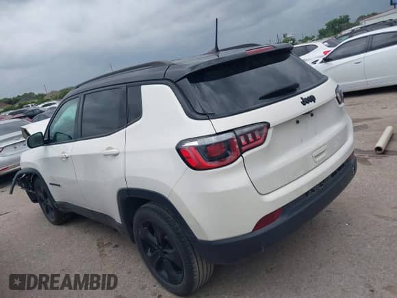 2019 Jeep Compass Altitude z VIN 3C4NJCBB5KT615720, wystawiony jako IAAI lot #42148757 z przebiegiem 205 016 mil mil oraz . Historia ofert i sprzedaży dostępna na DreamBid. Obrazek 3.