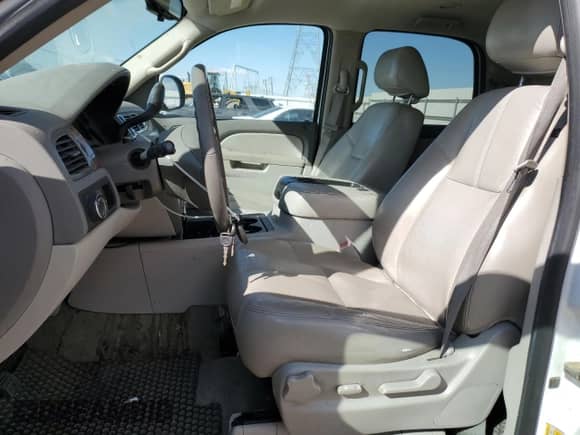 2011 Chevrolet Tahoe LT с VIN 1GNSCBE07BR165179, выставлен на аукционе Copart как лот 82252035 с пробегом 161 598 миль миль и Чистый • Clean title. История ставок и продаж доступна на DreamBid. Изображение 7.
