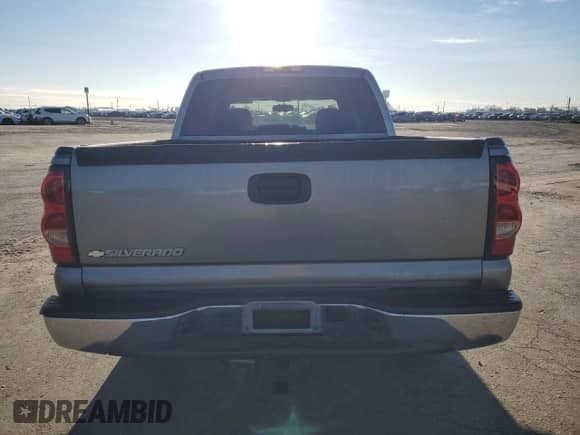 2006 Chevrolet Silverado 1500 LT2 z VIN 2GCEC13T761189588, wystawiony jako Copart lot #44971925 z przebiegiem 350 472 mil mil oraz Szkoda całkowita • Salvage title. Historia ofert i sprzedaży dostępna na DreamBid. Obrazek 6.