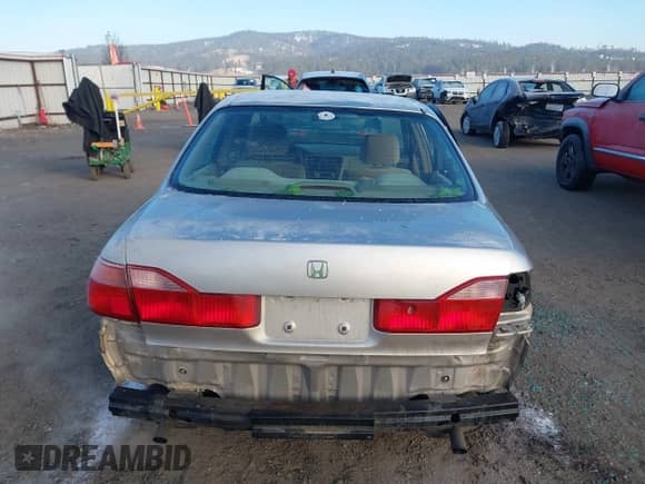 1998 Honda Accord LX z VIN 1HGCG1647WA022039, wystawiony jako IAAI lot #41383541 z przebiegiem 209 295 mil mil oraz . Historia ofert i sprzedaży dostępna na DreamBid. Obrazek 17.