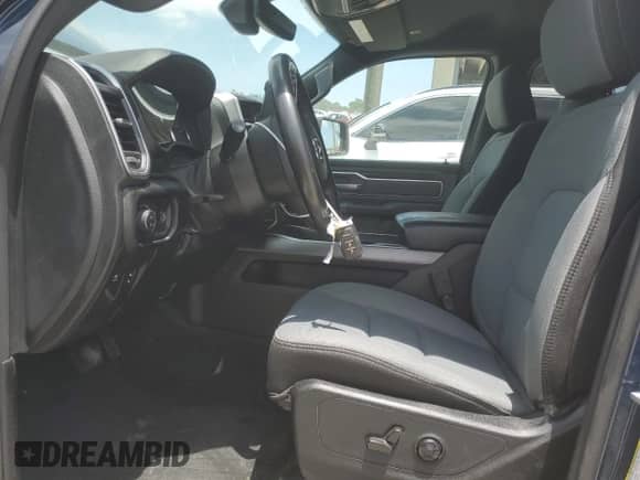 2021 Ram 1500 Big Horn z VIN 1C6RREFG5MN801831, wystawiony jako Copart lot #57651035 z przebiegiem 130 810 mil mil oraz Nie do naprawy • Non repairable. Historia ofert i sprzedaży dostępna na DreamBid. Obrazek 7.