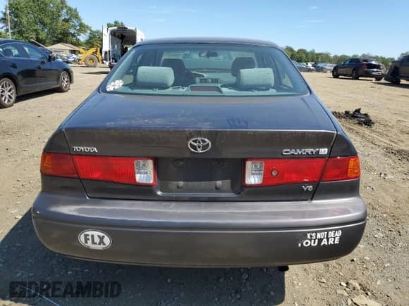 2000 Toyota Camry LE z VIN 4T1BF22K8YU939916, wystawiony jako Copart lot #80539625 z przebiegiem 296 058 mil mil oraz Szkoda całkowita • Salvage title. Historia ofert i sprzedaży dostępna na DreamBid. Obrazek 6.