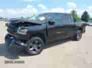 2019 Ram 1500 Big Horn z VIN 1C6SRFFT4KN597234, wystawiony jako IAAI lot #42862857 z przebiegiem 126 744 mil mil oraz . Historia ofert i sprzedaży dostępna na DreamBid. Obrazek 2.