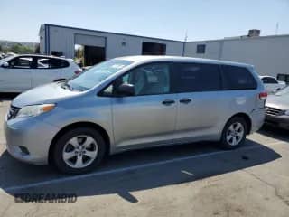 2011 Toyota Sienna z VIN 5TDKA3DC7BS006616, wystawiony jako Copart lot #70721905 z przebiegiem 198 295 mil mil oraz Szkoda całkowita • Salvage title. Historia ofert i sprzedaży dostępna na DreamBid. Obrazek 1.
