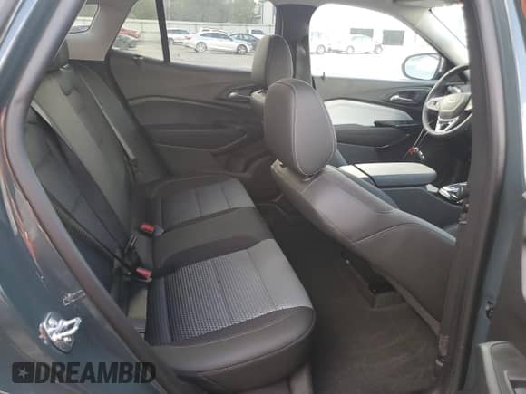 2025 Chevrolet Trax LT z VIN KL77LHEP1SC320694, wystawiony jako Copart lot #81635035 z przebiegiem 1 613 mil mil oraz Szkoda całkowita • Salvage title. Historia ofert i sprzedaży dostępna na DreamBid. Obrazek 11.