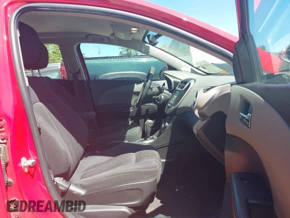2017 Chevrolet Sonic LT с VIN 1G1JD5SH0H4113520, выставлен на аукционе IAAI как лот 43101181 с пробегом 133 023 миль миль и . История ставок и продаж доступна на DreamBid. Изображение 5.