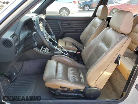 1988 BMW M3 с VIN WBSAK0307J2197936, выставлен на аукционе Copart как лот 81806055 с пробегом 185 155 миль миль и Списание • Salvage title. История ставок и продаж доступна на DreamBid. Изображение 7.