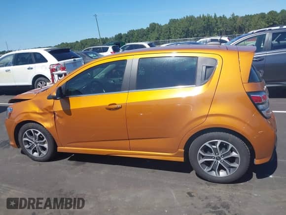 2019 Chevrolet Sonic LT с VIN 1G1JD6SB3K4115853, выставлен на аукционе IAAI как лот 43168645 с пробегом 71 808 миль миль и . История ставок и продаж доступна на DreamBid. Изображение 14.