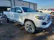 2016 Toyota Tacoma SR5 z VIN 5TFDZ5BN8GX012136, wystawiony jako Copart lot #80111925 z przebiegiem 122 240 mil mil oraz Szkoda całkowita • Salvage title. Historia ofert i sprzedaży dostępna na DreamBid. Obrazek 4.
