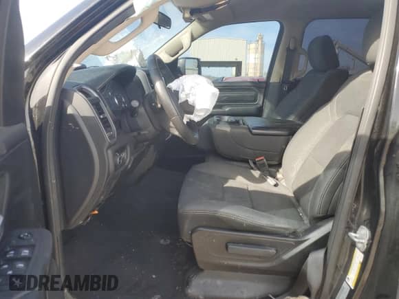 2019 Ram 1500 Tradesman z VIN 1C6SRFGT5KN605081, wystawiony jako Copart lot #46593385 z przebiegiem 140 089 mil mil oraz Szkoda całkowita • Salvage title. Historia ofert i sprzedaży dostępna na DreamBid. Obrazek 7.