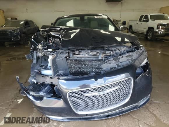 2018 Chrysler 300 Limited z VIN 2C3CCAKGXJH137775, wystawiony jako Copart lot #62379205 z przebiegiem Nie podano mil oraz Czysty tytuł • Clean title. Historia ofert i sprzedaży dostępna na DreamBid. Obrazek 5.