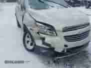 2016 Chevrolet Trax LT z VIN 3GNCJPSB4GL127243, wystawiony jako IAAI lot #41315207 z przebiegiem 110 638 mil mil oraz . Historia ofert i sprzedaży dostępna na DreamBid. Obrazek 6.