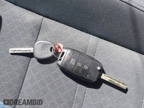 2016 Kia Sorento L with VIN 5XYPG4A3XGG115316, listed as a IAAI auction lot 42024875 with 148,523 mi miles and . Bid and sale history available at DreamBid. Image 11.