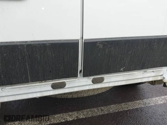 2025 Ram ProMaster Cargo Tradesman z VIN 3C6LRVDG2SE513369, wystawiony jako IAAI lot #41809014 z przebiegiem 4 145 mil mil oraz . Historia ofert i sprzedaży dostępna na DreamBid. Obrazek 19.