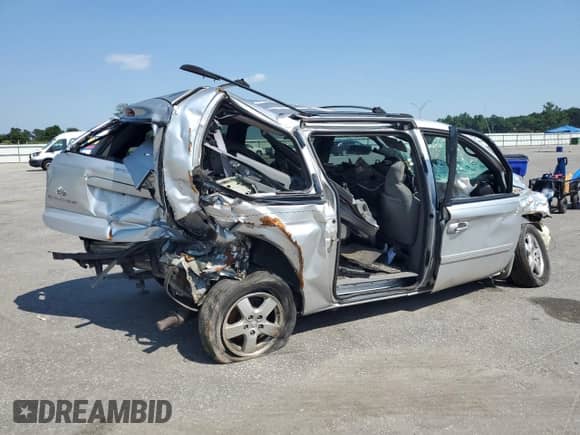 2005 Dodge Caravan SE with VIN 2D4GP24R35R105629, listed as a Copart auction lot 61975795 with Not provided miles and Salvage title. Bid and sale history available at DreamBid. Image 3.