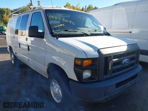 2014 Ford Econoline Cargo Commercial z VIN 1FTNE2EL9EDB13743, wystawiony jako IAAI lot #43338690 z przebiegiem 141 497 mil mil oraz . Historia ofert i sprzedaży dostępna na DreamBid. Obrazek 1.