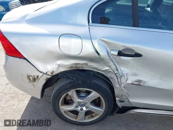 2012 Volvo S60 T5 с VIN YV1622FS4C2119410, выставлен на аукционе IAAI как лот 43118023 с пробегом 138 894 миль миль и . История ставок и продаж доступна на DreamBid. Изображение 6.