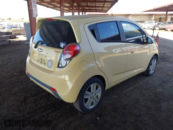 2014 Chevrolet Spark LT z VIN KL8CD6S95EC589075, wystawiony jako IAAI lot #43355883 z przebiegiem 99 650 mil mil oraz . Historia ofert i sprzedaży dostępna na DreamBid. Obrazek 4.