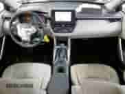 2023 Toyota Corolla Cross L с VIN 7MUAAAAG2PV059552, выставлен на аукционе Copart как лот 64797425 с пробегом 60 807 миль миль и Чистый • Clean title. История ставок и продаж доступна на DreamBid. Изображение 8.